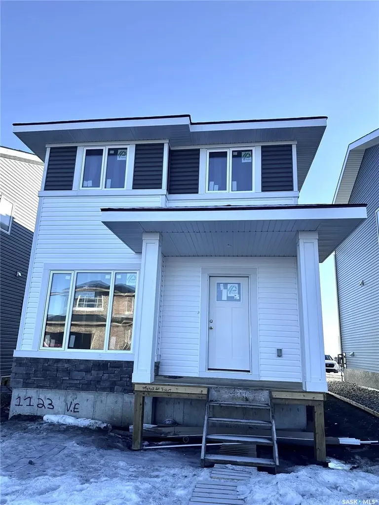 1123 Camden Gardens White City SK S4L 0G1