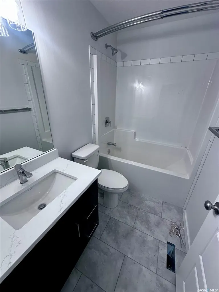 1123 Camden Gardens White City SK S4L 0G1