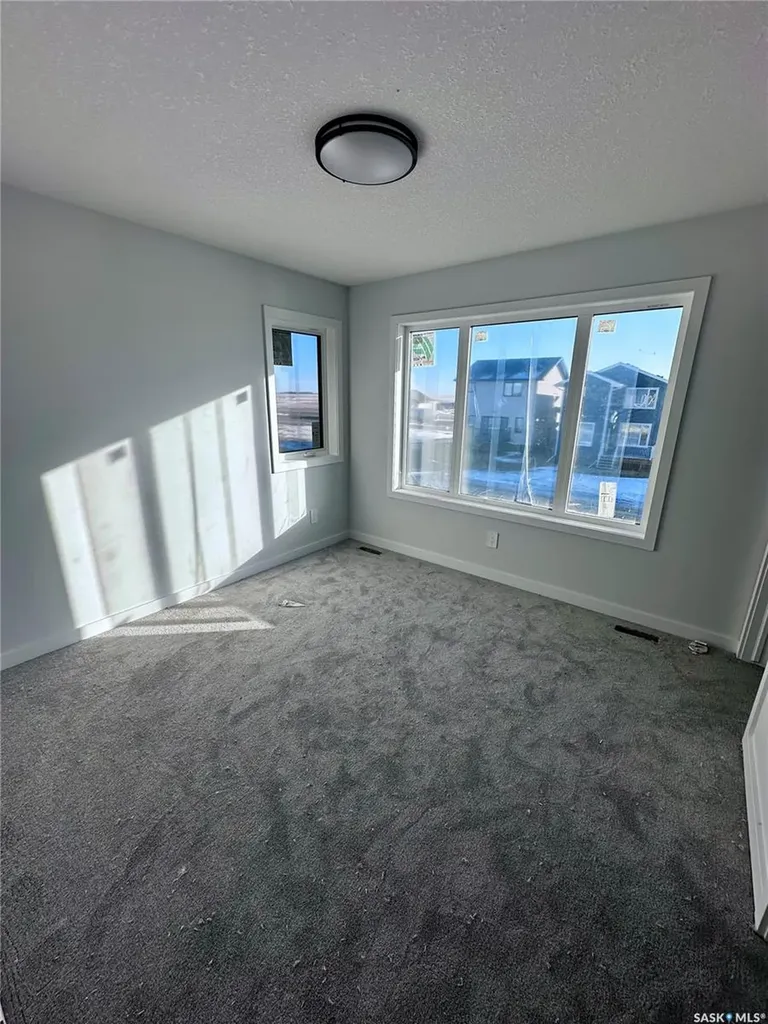 1123 Camden Gardens White City SK S4L 0G1