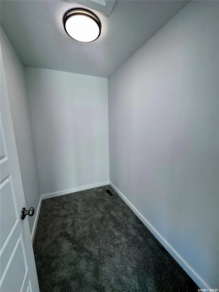 1123 Camden Gardens White City SK S4L 0G1