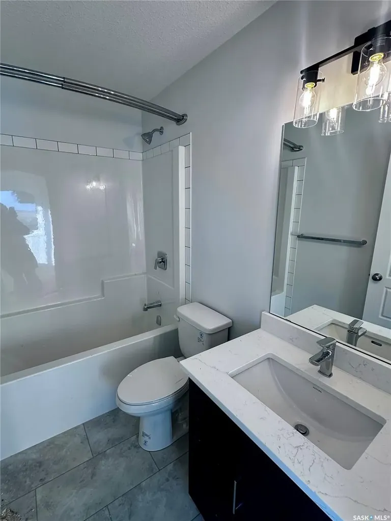 1123 Camden Gardens White City SK S4L 0G1