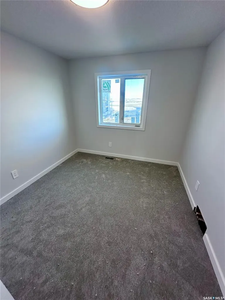 1123 Camden Gardens White City SK S4L 0G1