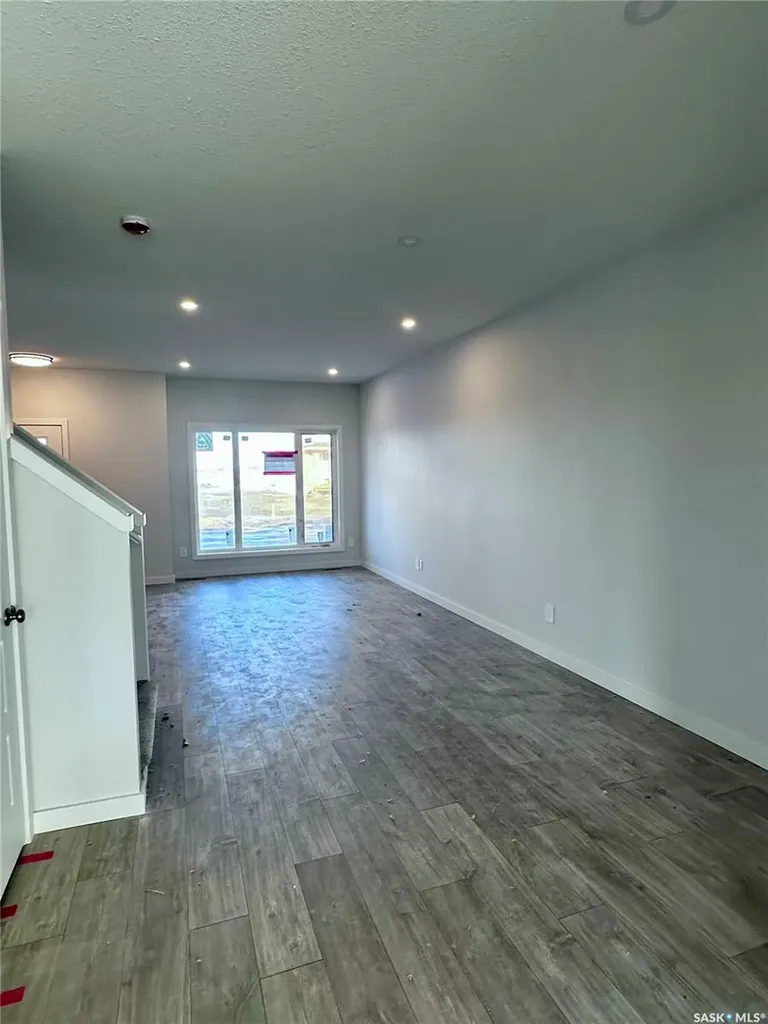 1123 Camden Gardens White City SK S4L 0G1