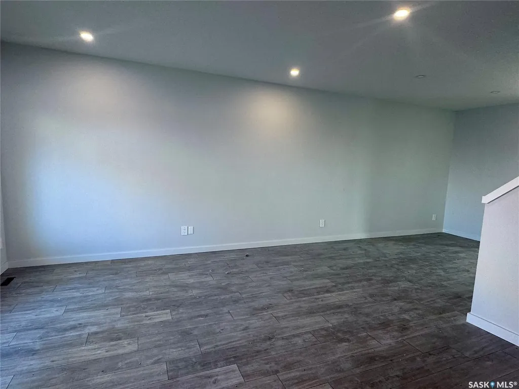 1123 Camden Gardens White City SK S4L 0G1