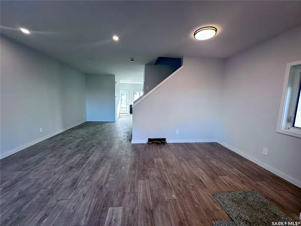 1123 Camden Gardens White City SK S4L 0G1