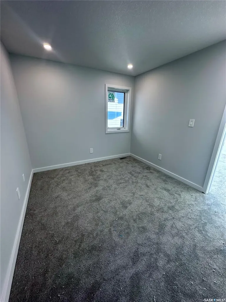 1123 Camden Gardens White City SK S4L 0G1