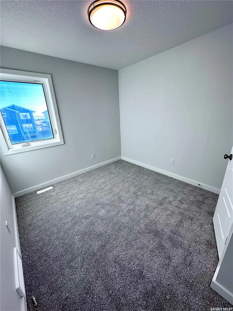 1121 Camden Gardens White City SK S4L 0G1