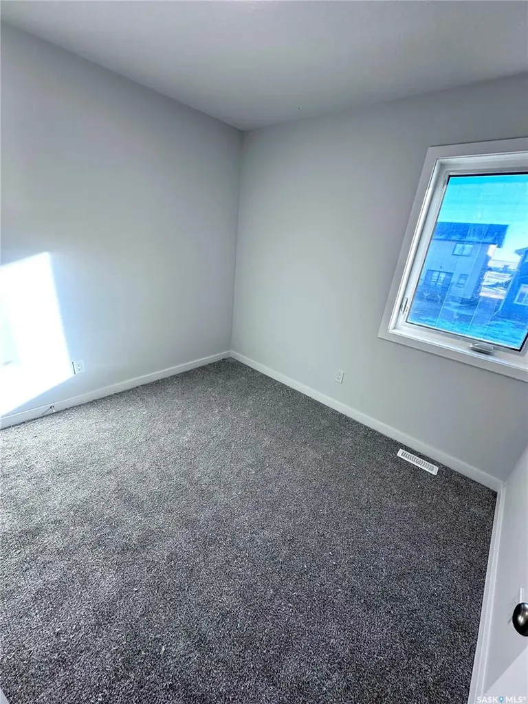 1121 Camden Gardens White City SK S4L 0G1