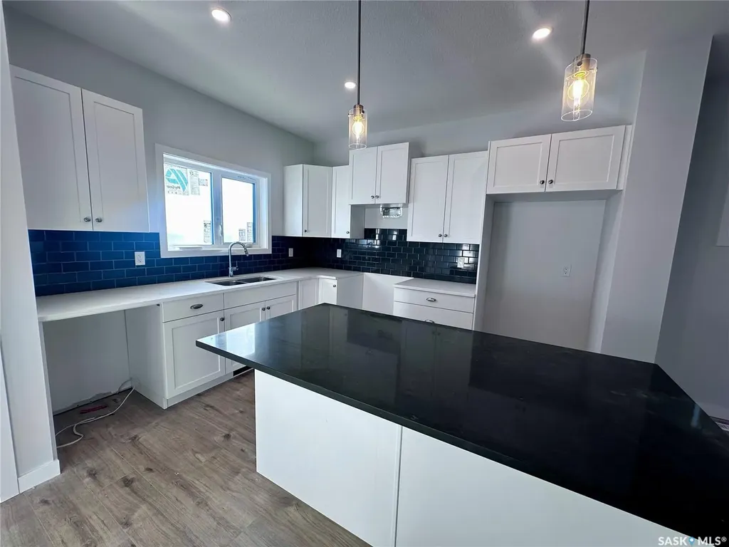 1121 Camden Gardens White City SK S4L 0G1