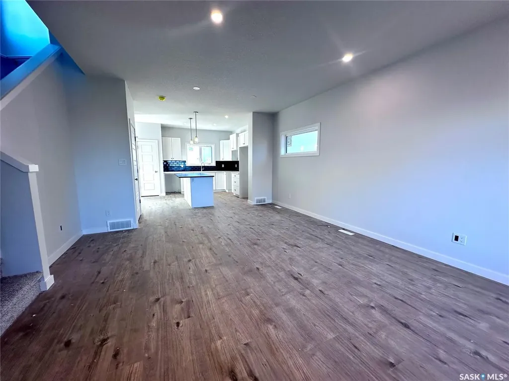 1121 Camden Gardens White City SK S4L 0G1