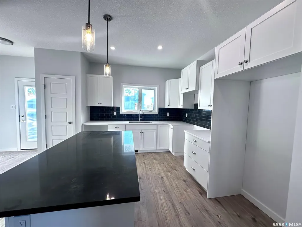 1121 Camden Gardens White City SK S4L 0G1