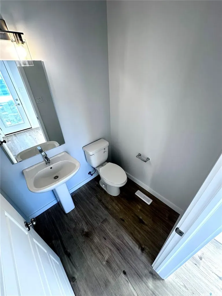 1121 Camden Gardens White City SK S4L 0G1