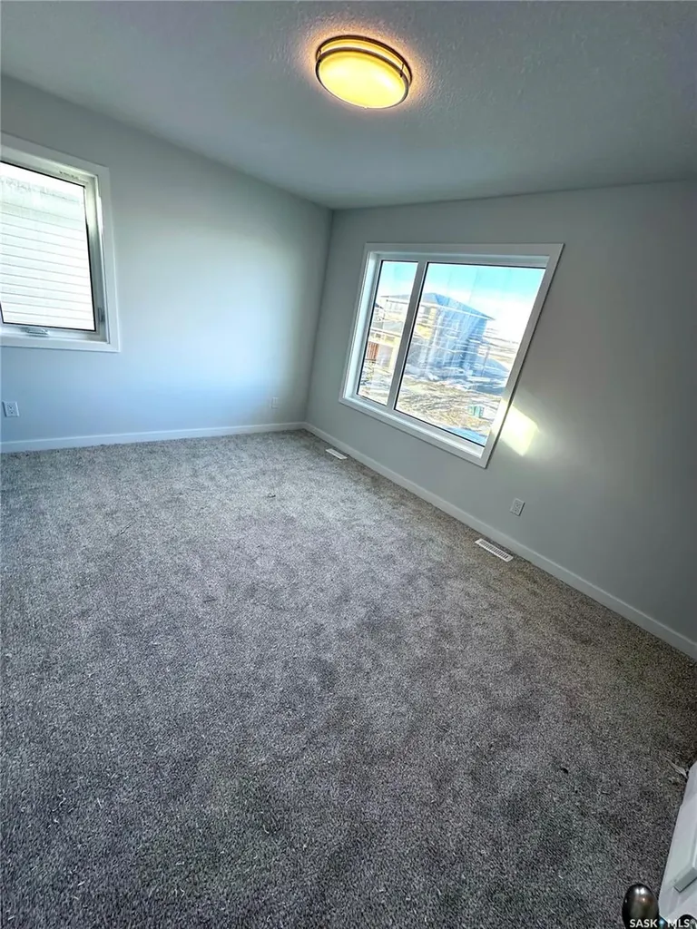1121 Camden Gardens White City SK S4L 0G1