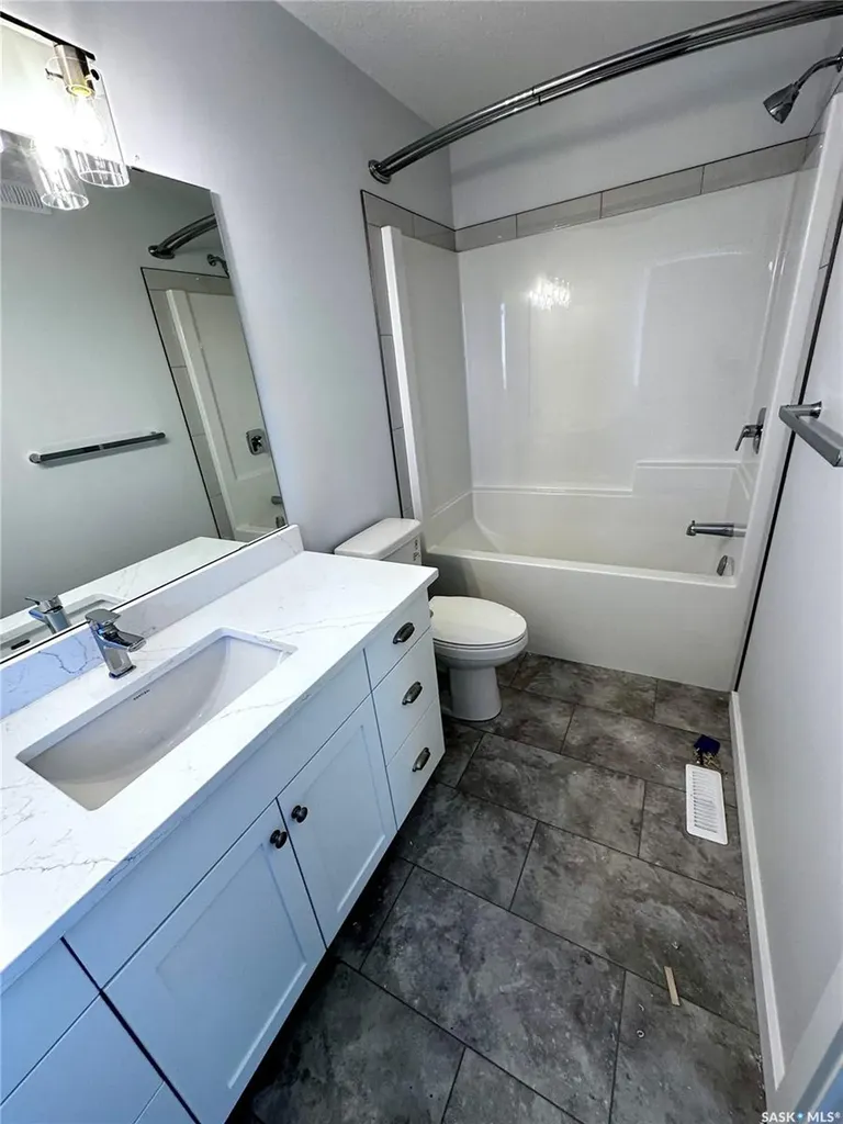 1121 Camden Gardens White City SK S4L 0G1