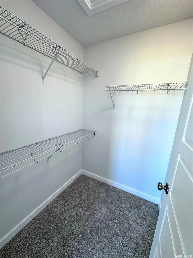 1121 Camden Gardens White City SK S4L 0G1
