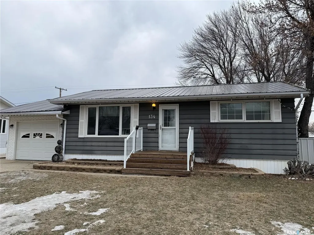 134 Perry Crescent Estevan SK S4A 0B5
