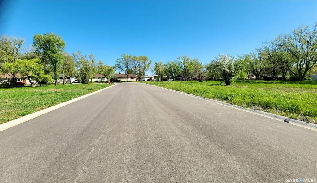 32 Kenney Crescent Weyburn SK S4H 1L3
