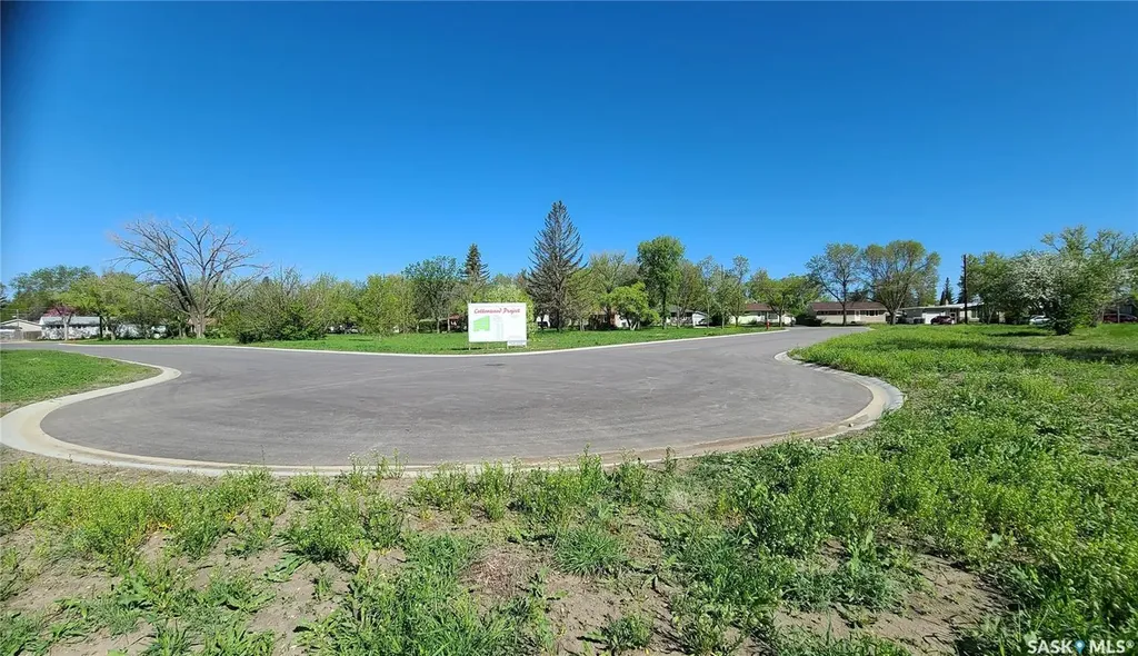 32 Kenney Crescent Weyburn SK S4H 1L3
