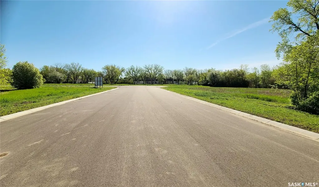 16 Kenney Crescent Weyburn SK S4H 1L3