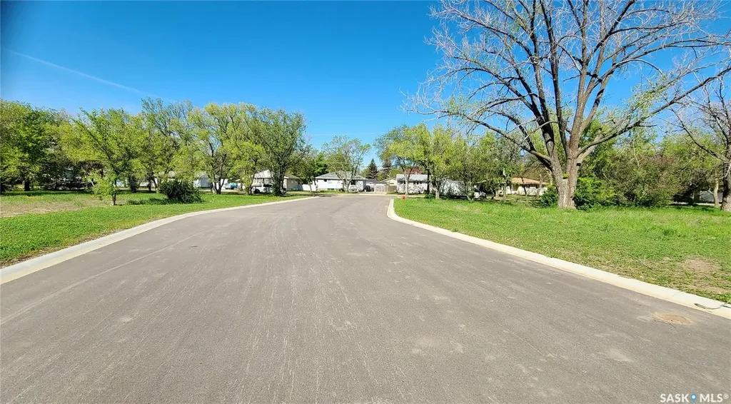 16 Kenney Crescent Weyburn SK S4H 1L3