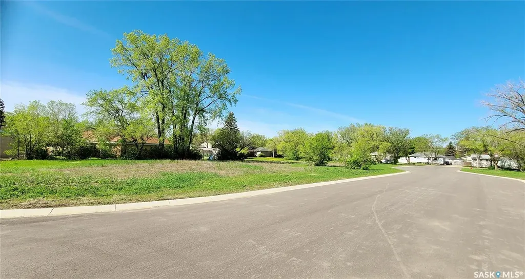 16 Kenney Crescent Weyburn SK S4H 1L3