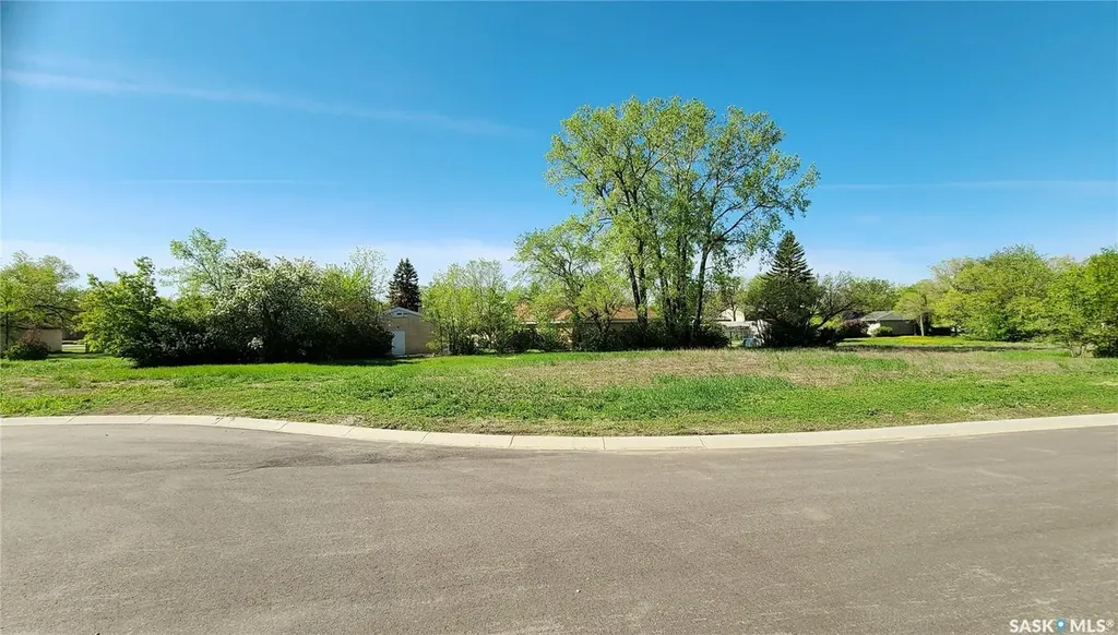 16 Kenney Crescent Weyburn SK S4H 1L3