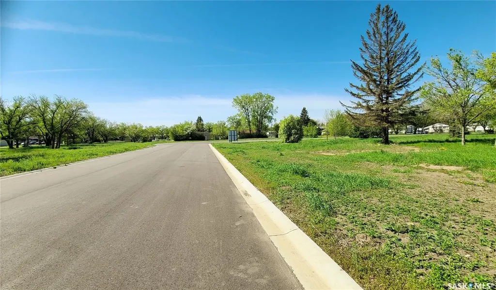 16 Kenney Crescent Weyburn SK S4H 1L3