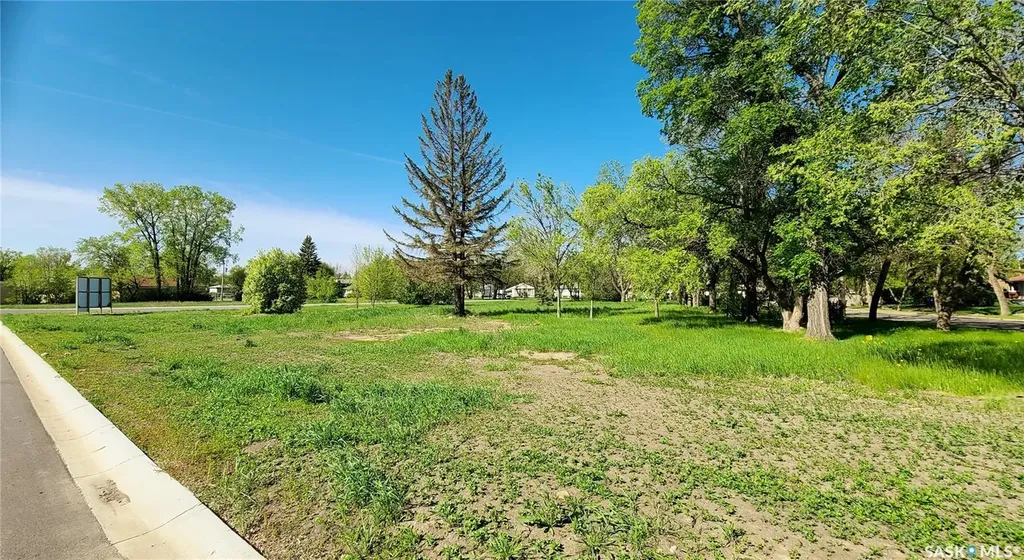 16 Kenney Crescent Weyburn SK S4H 1L3
