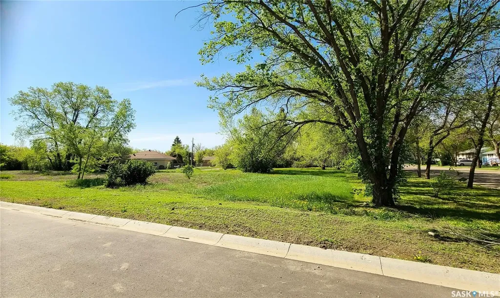 16 Kenney Crescent Weyburn SK S4H 1L3