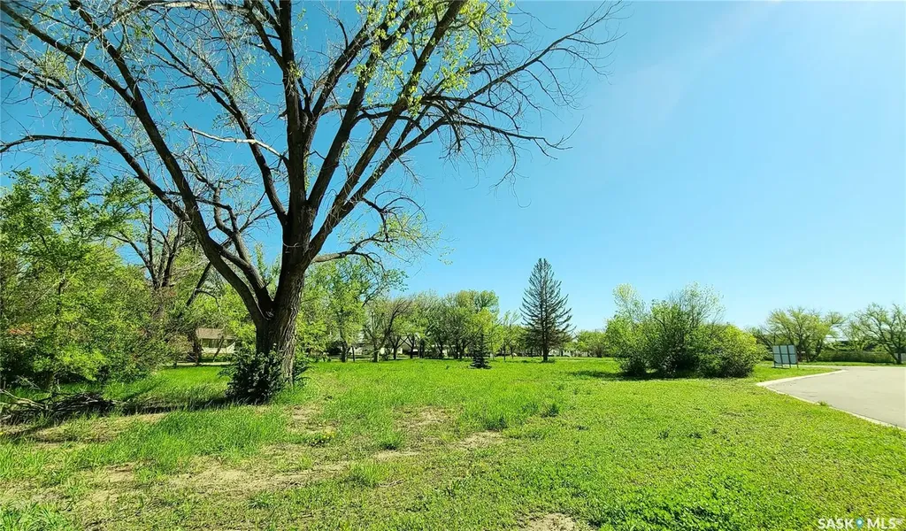 16 Kenney Crescent Weyburn SK S4H 1L3