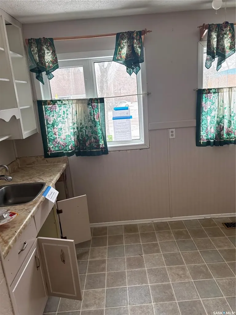 515 King Street Weyburn SK S4H 0P8