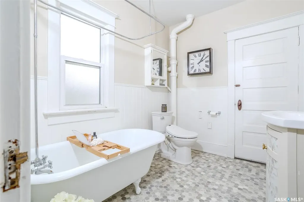 515 9th Street E Saskatoon SK S7N 0A9