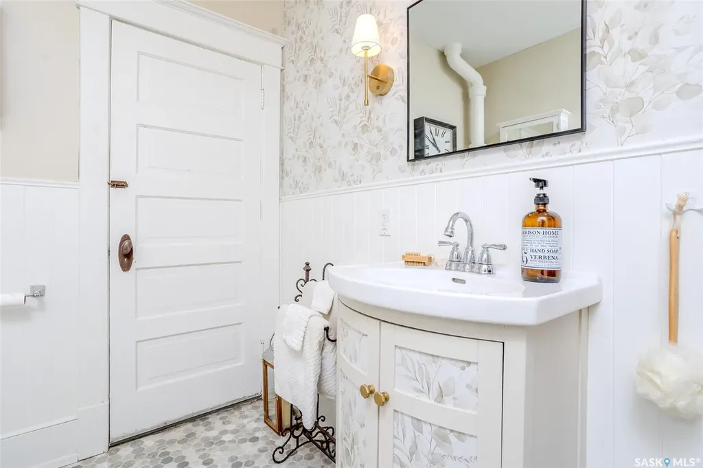 515 9th Street E Saskatoon SK S7N 0A9