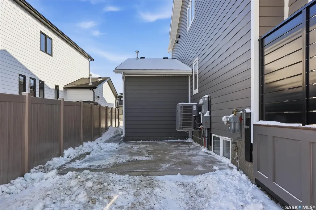 638 Pepper Bend Saskatoon SK S7V 1T1