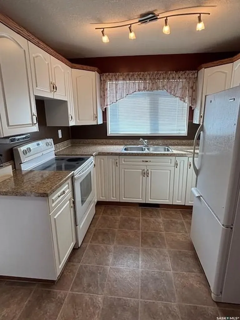 154 Parker Crescent Canora SK S0A 0L0