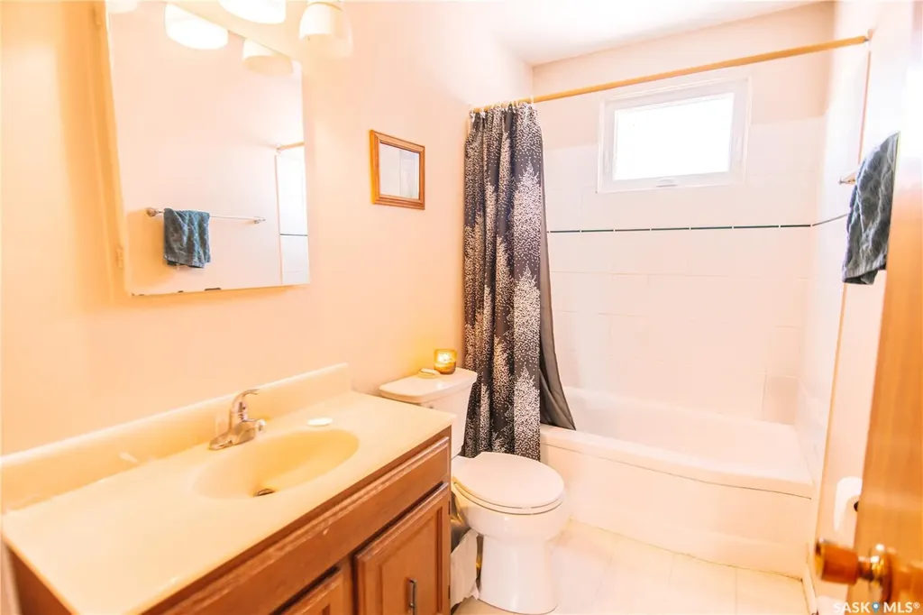 4 Neill Place Regina SK S4N 2V4