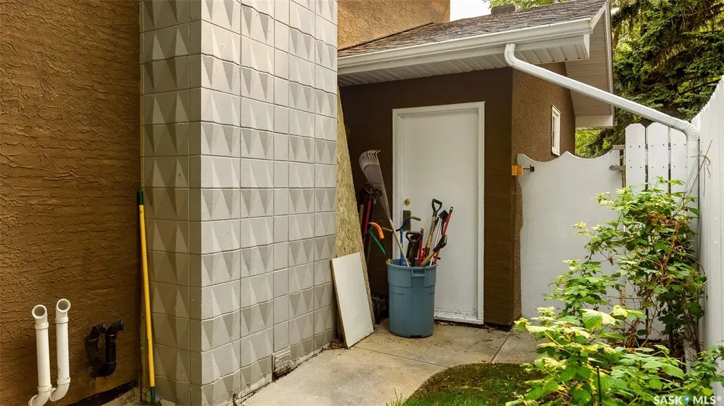 50 Lowry Place Regina SK S4S 6C7