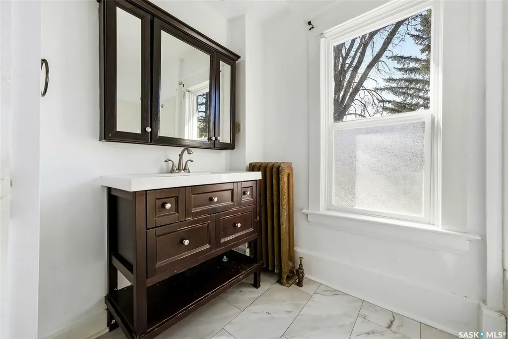 2026 Garnet Street Regina SK S4T 2Z6