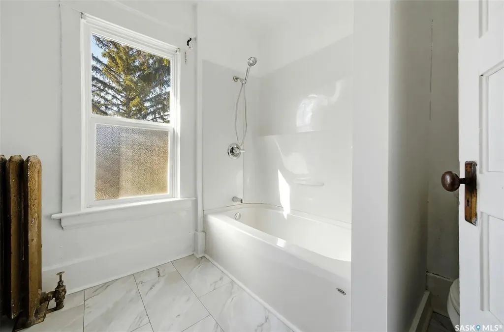 2026 Garnet Street Regina SK S4T 2Z6