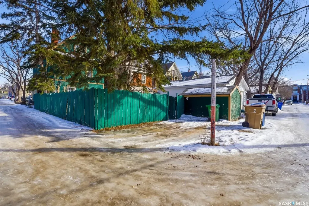 2026 Garnet Street Regina SK S4T 2Z6