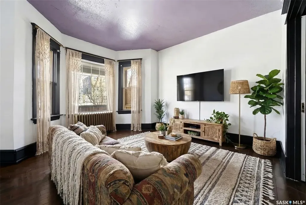 2026 Garnet Street Regina SK S4T 2Z6