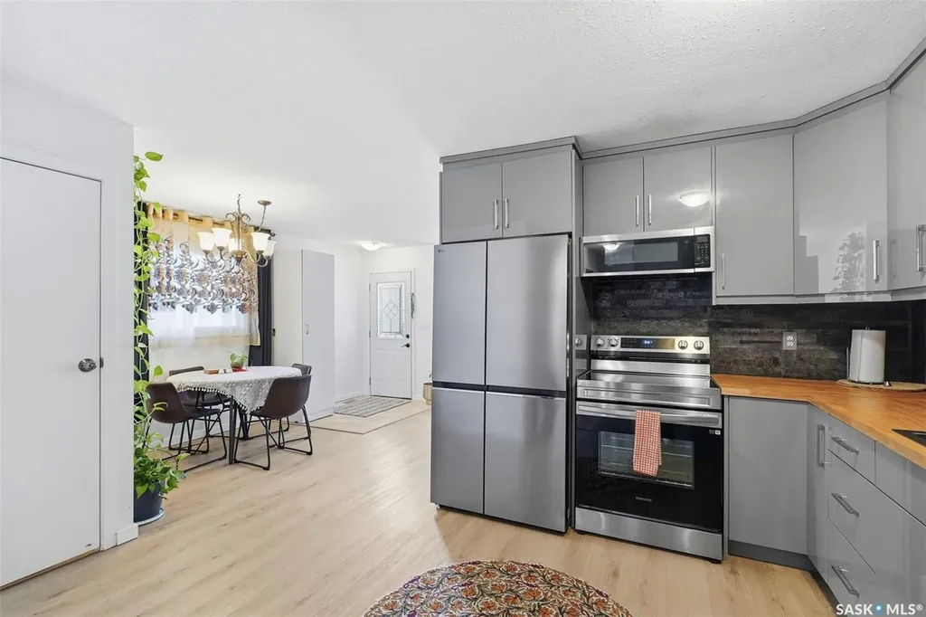 1608 Vickies Avenue Saskatoon SK S7N 2P3