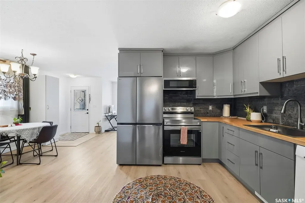1608 Vickies Avenue Saskatoon SK S7N 2P3