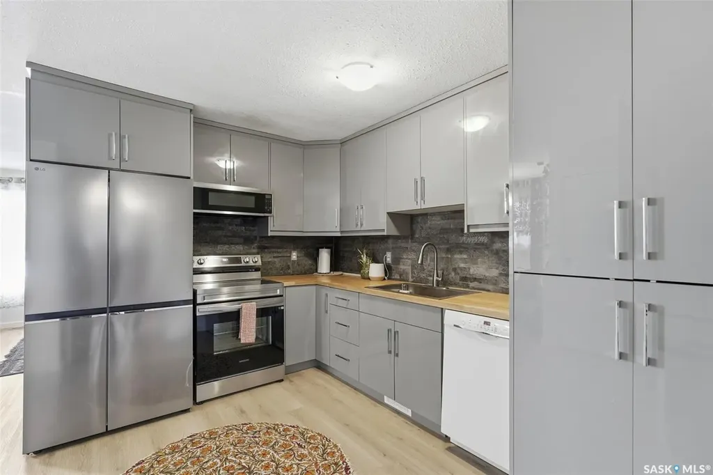 1608 Vickies Avenue Saskatoon SK S7N 2P3