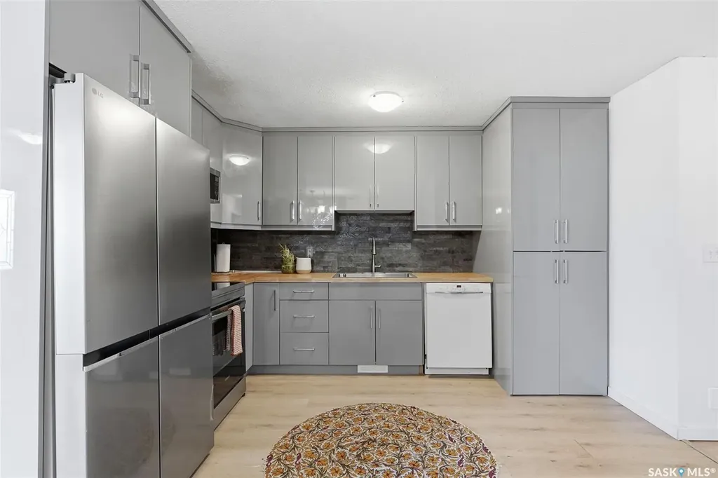 1608 Vickies Avenue Saskatoon SK S7N 2P3