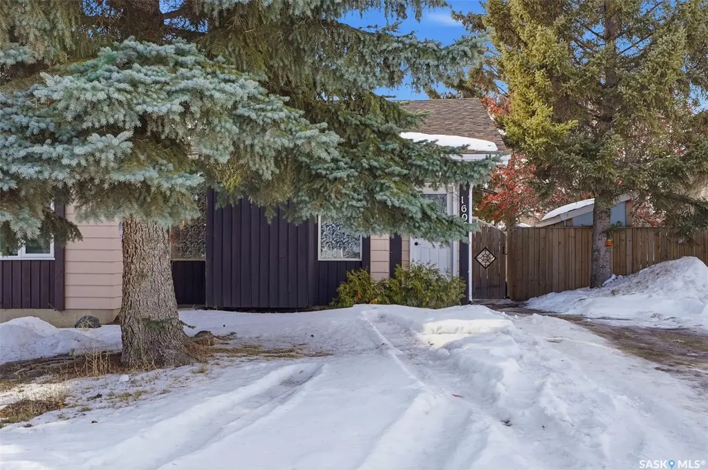 1608 Vickies Avenue Saskatoon SK S7N 2P3