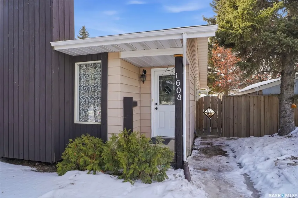 1608 Vickies Avenue Saskatoon SK S7N 2P3