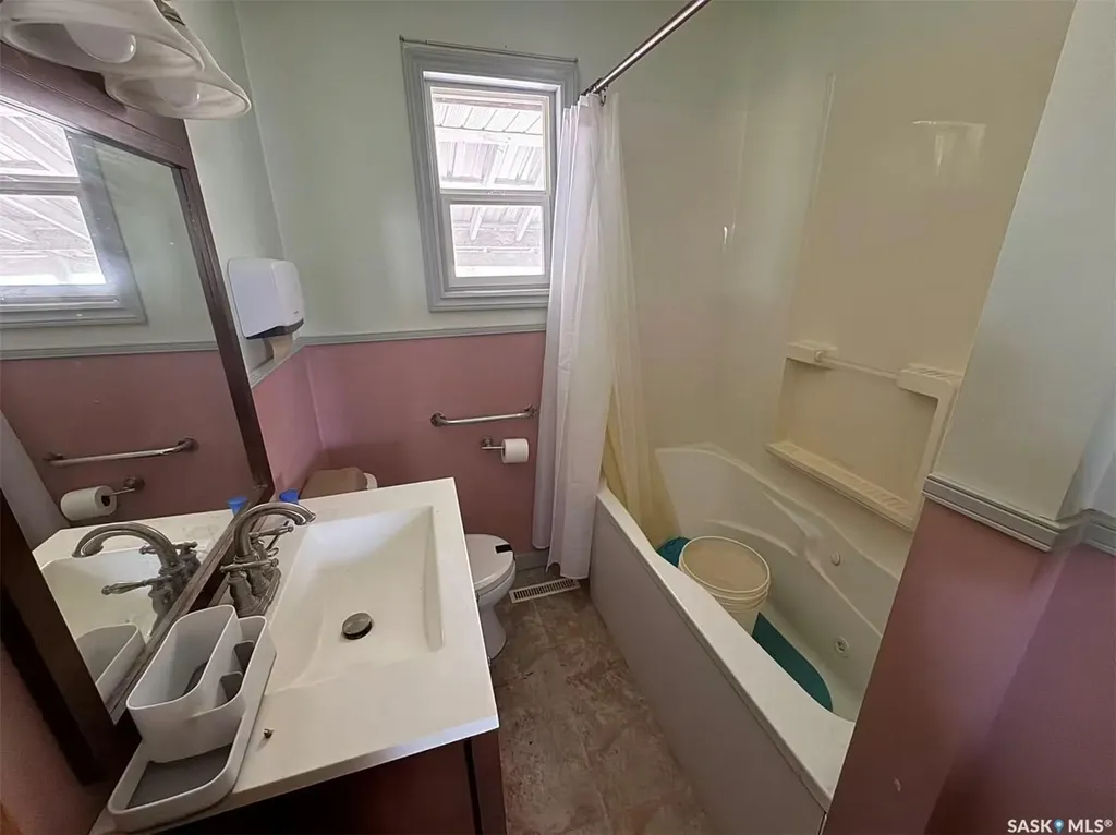 453 Vancouver Avenue S Saskatoon SK S7M 3N3