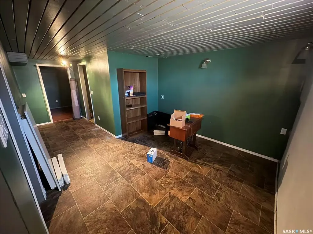 453 Vancouver Avenue S Saskatoon SK S7M 3N3
