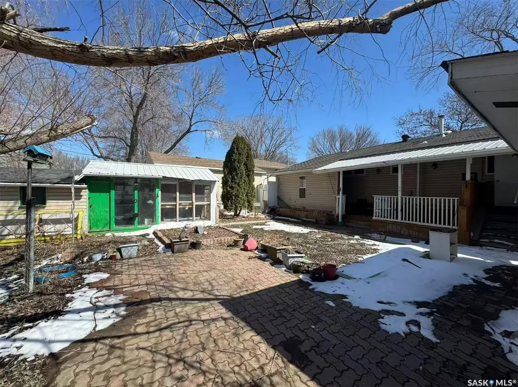 453 Vancouver Avenue S Saskatoon SK S7M 3N3